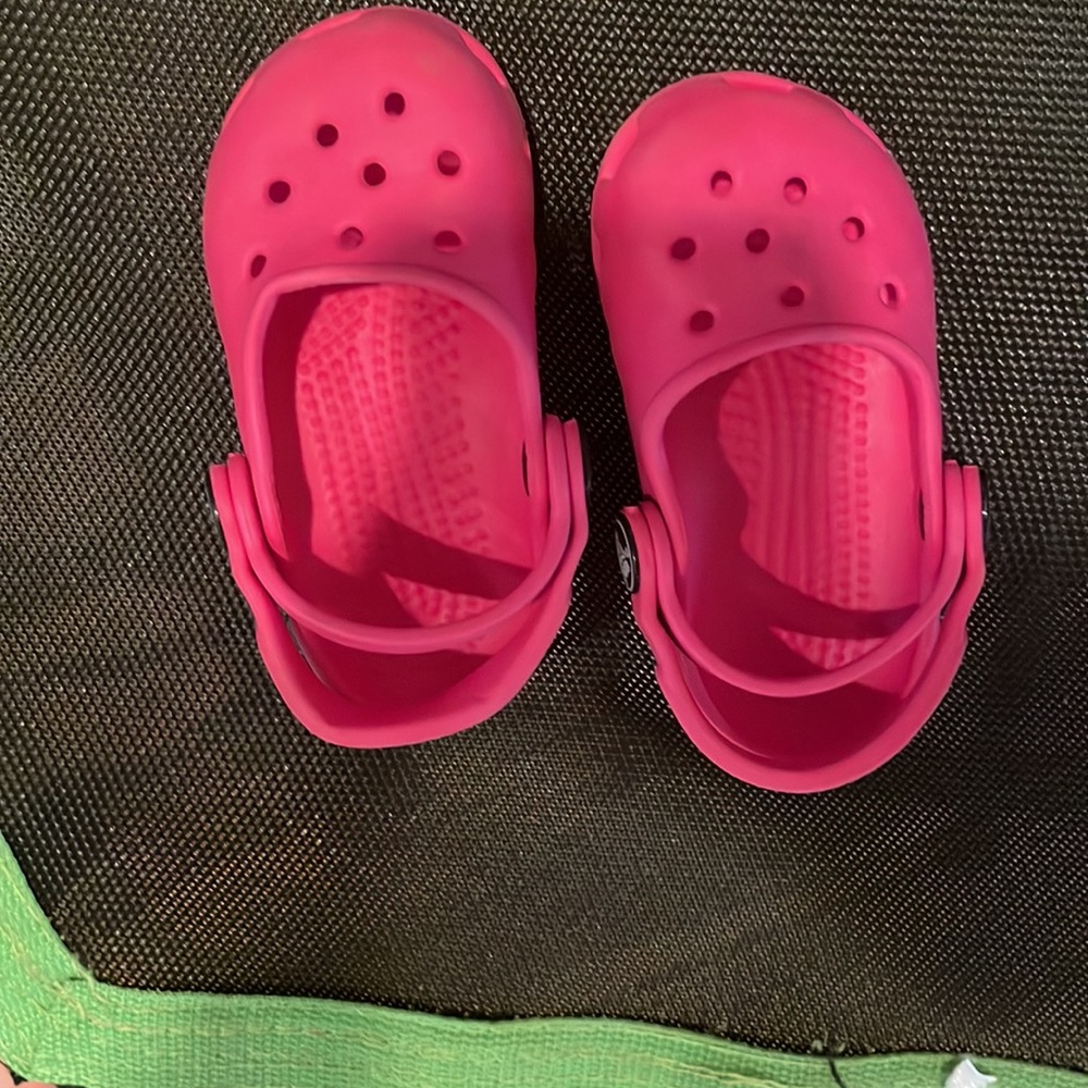 Baby crocs almost brand new, bright pink